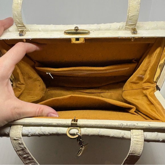 Vintage Classic Elegant Structured Top Handle Handbag – ostrich embossing -Ivory - Picture 12 of 14
